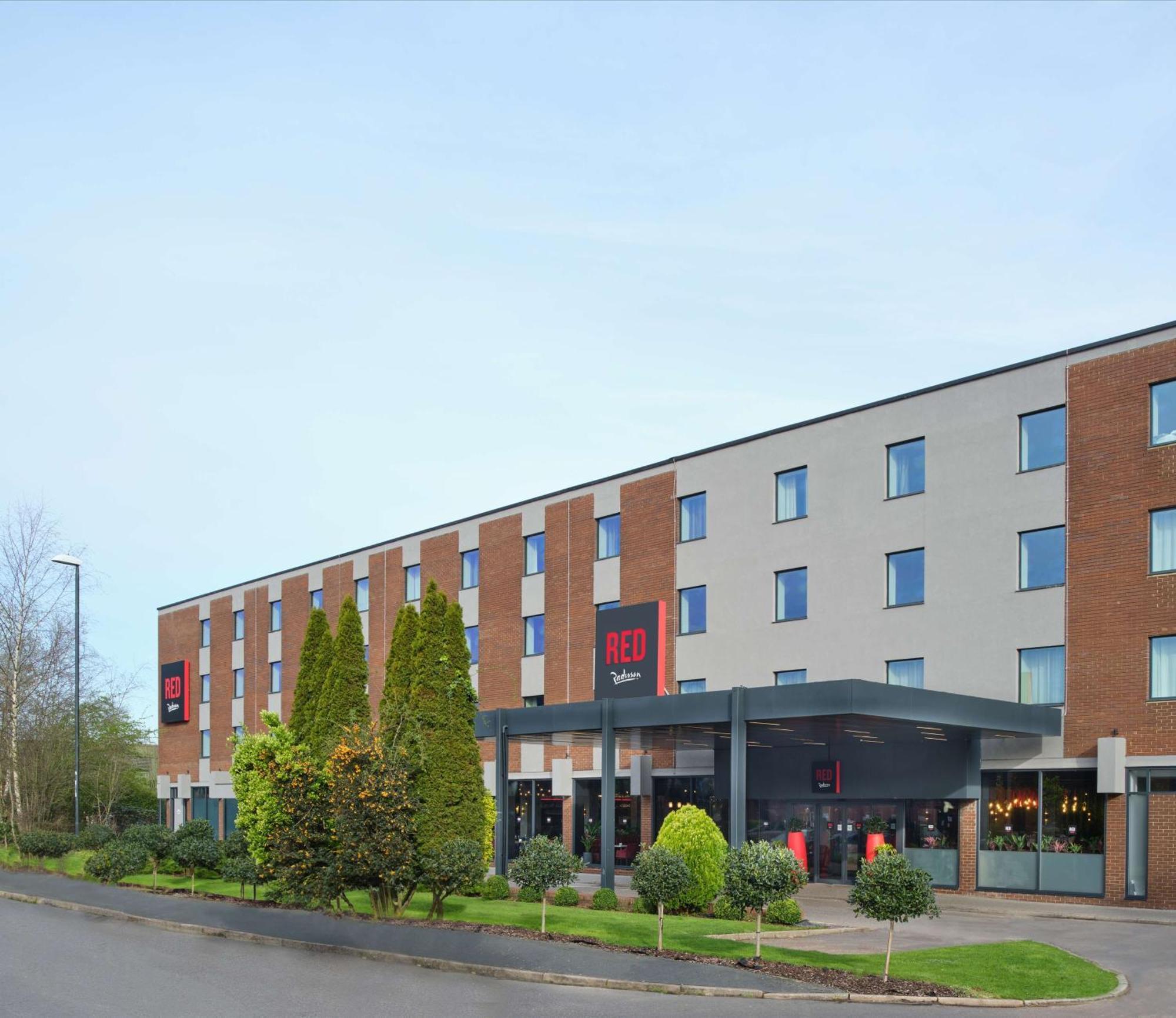Hotel Radisson Red London Gatwick Airport Crawley  Exterior foto
